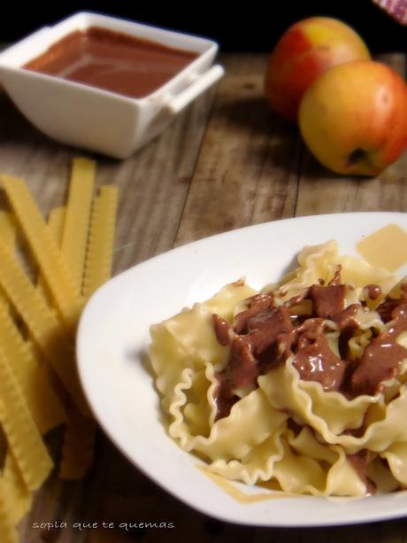 TALLARINES CON SALSA DE MORCILLA Y MANZANA TALLARINES CON SALSA DE MORCILLA Y MANZANA