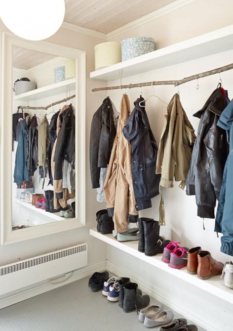 Blanco en textiles y muebles en una casa donde viven niños 12