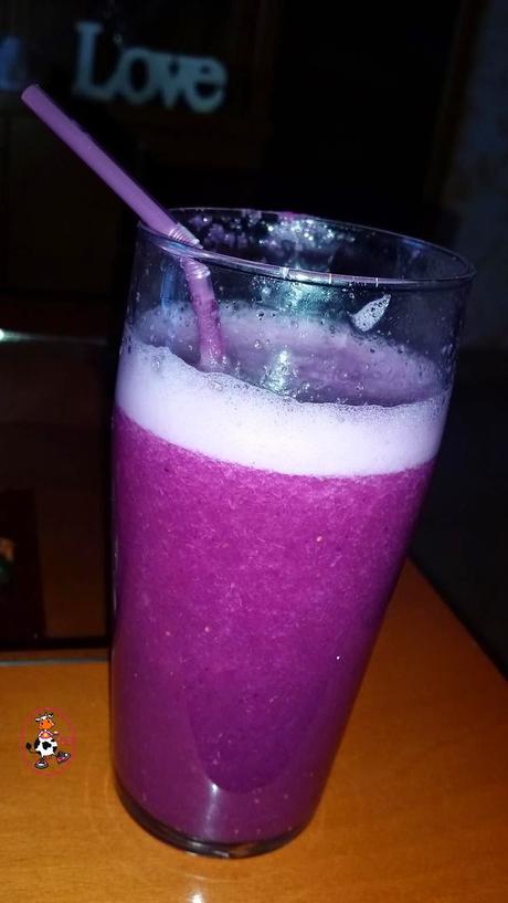 SMOOTHIES DE TÉ VERDE, COLA DE CABALLO, FRESAS, COL MORADA Y AVENA SMOOTHIES DE TÉ VERDE, COLA DE CABALLO, FRESAS, COL MORADA Y AVENA