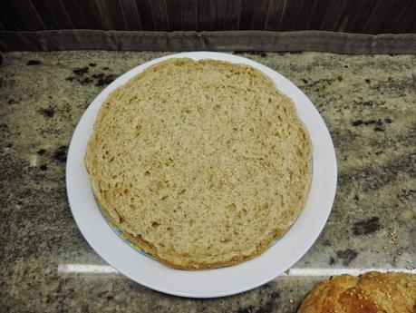 Bocadillo gigante vegetal con pan integral de bebida de soja.