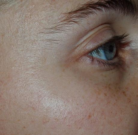 Crema Facial 24 Horas, Reparador Vitamínico, Green People piel hidratada con green people