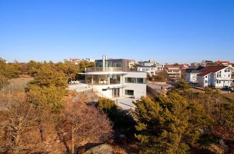 Forma de cilindro en extensa casa contemporánea sueca.