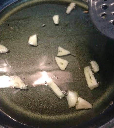 HUEVO CON NARANJA Y PIMENTÓN HUEVO CON NARANJA Y PIMENTÓN