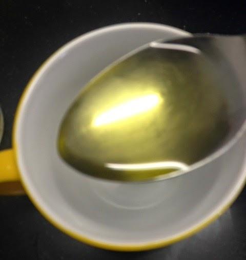 MUG CAKE DE PATATA , CEBOLLA, QUESO CABRA Y JAMÓN AROMATIZADO CON TOMILLO MUG CAKE DE PATATA , CEBOLLA, QUESO CABRA Y JAMÓN AROMATIZADO CON TOMILLO