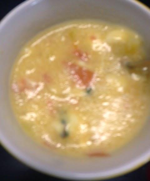 MUG CAKE DE PATATA , CEBOLLA, QUESO CABRA Y JAMÓN AROMATIZADO CON TOMILLO MUG CAKE DE PATATA , CEBOLLA, QUESO CABRA Y JAMÓN AROMATIZADO CON TOMILLO