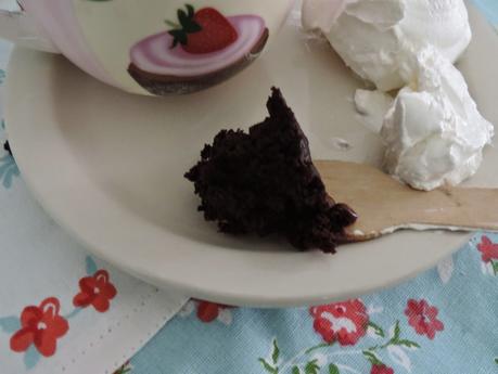 BROWNNIE MUG CAKE CON CHIPS DE CHOCOLATE BROWNNIE MUG CAKE CON CHIPS DE CHOCOLATE