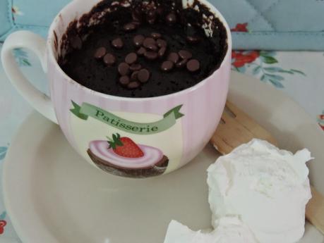 BROWNNIE MUG CAKE CON CHIPS DE CHOCOLATE BROWNNIE MUG CAKE CON CHIPS DE CHOCOLATE