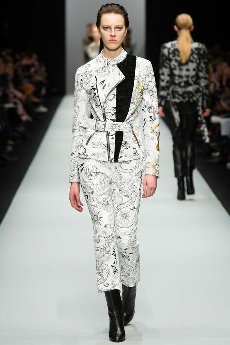GUY LAROCHE presenta su nueva colección en París. GUY LAROCHE presenta su nueva colección en París.