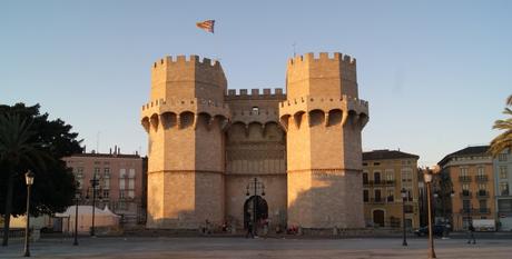 Guía de museos gratuitos en Valencia hasta Semana Santa torres-de-serranos-valencia-noticias-totenart