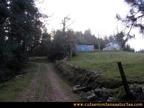 Ruta PR AS-46 Pico Mua: Cabañas en el camino Ruta PR AS-46 Pico Mua: Cabañas en el camino