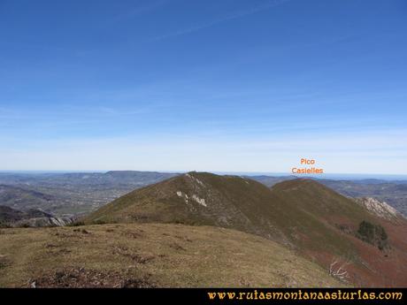 Ruta PR AS-46 Pico Mua: Desde el pico Múa, vista del pico Casielles Ruta PR AS-46 Pico Mua: Desde el pico Múa, vista del pico Casielles