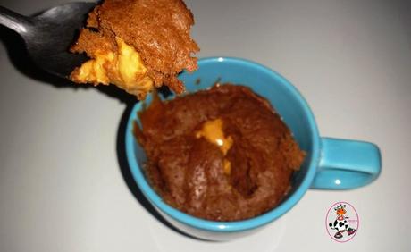 MUG CAKE DE CHOCOLATE CON CREMA DE CACAHUETE MUG CAKE DE CHOCOLATE CON CREMA DE CACAHUETE