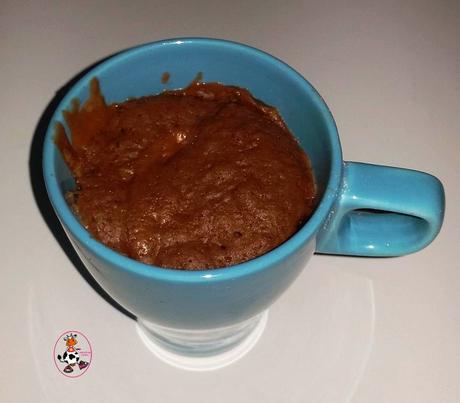 MUG CAKE DE CHOCOLATE CON CREMA DE CACAHUETE MUG CAKE DE CHOCOLATE CON CREMA DE CACAHUETE