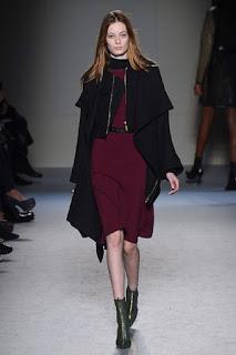 Roland Mouret vuelve a sus raíces para el próximo otoño Roland Mouret vuelve a sus raíces para el próximo otoño