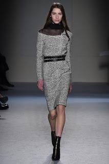 Roland Mouret vuelve a sus raíces para el próximo otoño Roland Mouret vuelve a sus raíces para el próximo otoño