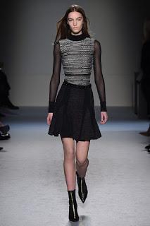 Roland Mouret vuelve a sus raíces para el próximo otoño Roland Mouret vuelve a sus raíces para el próximo otoño