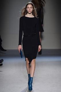 Roland Mouret vuelve a sus raíces para el próximo otoño Roland Mouret vuelve a sus raíces para el próximo otoño