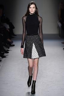 Roland Mouret vuelve a sus raíces para el próximo otoño Roland Mouret vuelve a sus raíces para el próximo otoño