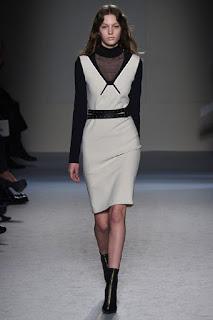 Roland Mouret vuelve a sus raíces para el próximo otoño Roland Mouret vuelve a sus raíces para el próximo otoño