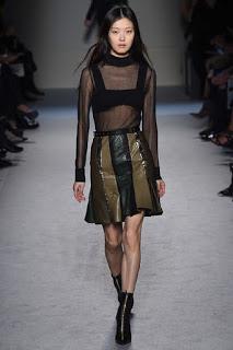 Roland Mouret vuelve a sus raíces para el próximo otoño Roland Mouret vuelve a sus raíces para el próximo otoño