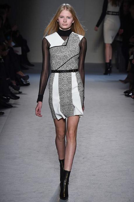 Roland Mouret vuelve a sus raíces para el próximo otoño Roland Mouret vuelve a sus raíces para el próximo otoño