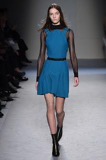 Roland Mouret vuelve a sus raíces para el próximo otoño Roland Mouret vuelve a sus raíces para el próximo otoño