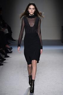Roland Mouret vuelve a sus raíces para el próximo otoño Roland Mouret vuelve a sus raíces para el próximo otoño