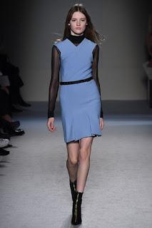 Roland Mouret vuelve a sus raíces para el próximo otoño Roland Mouret vuelve a sus raíces para el próximo otoño