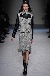 Roland Mouret vuelve a sus raíces para el próximo otoño Roland Mouret vuelve a sus raíces para el próximo otoño