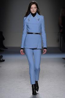 Roland Mouret vuelve a sus raíces para el próximo otoño Roland Mouret vuelve a sus raíces para el próximo otoño
