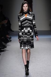 Roland Mouret vuelve a sus raíces para el próximo otoño Roland Mouret vuelve a sus raíces para el próximo otoño