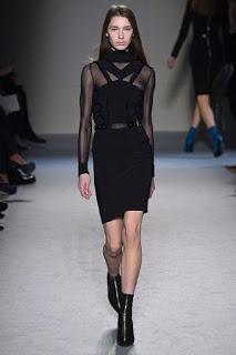 Roland Mouret vuelve a sus raíces para el próximo otoño Roland Mouret vuelve a sus raíces para el próximo otoño
