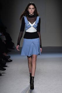 Roland Mouret vuelve a sus raíces para el próximo otoño Roland Mouret vuelve a sus raíces para el próximo otoño
