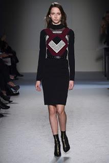 Roland Mouret vuelve a sus raíces para el próximo otoño Roland Mouret vuelve a sus raíces para el próximo otoño