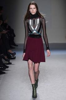 Roland Mouret vuelve a sus raíces para el próximo otoño Roland Mouret vuelve a sus raíces para el próximo otoño