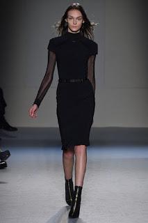 Roland Mouret vuelve a sus raíces para el próximo otoño Roland Mouret vuelve a sus raíces para el próximo otoño