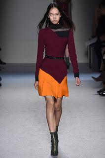 Roland Mouret vuelve a sus raíces para el próximo otoño Roland Mouret vuelve a sus raíces para el próximo otoño