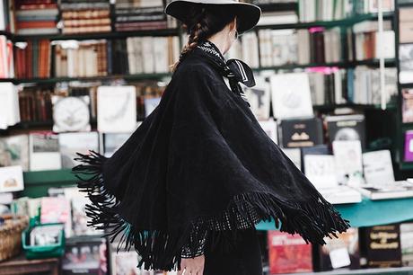 Fringed_Suede_Poncho-Maje-Exclusive-Bandana-Hat-Skinny_Jeans-Outfit_Street_Style-8