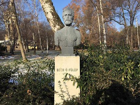 Lego “devuelve” dos estatuas robadas a un parque de Budapest Lego “devuelve” dos estatuas robadas a un parque de Budapest