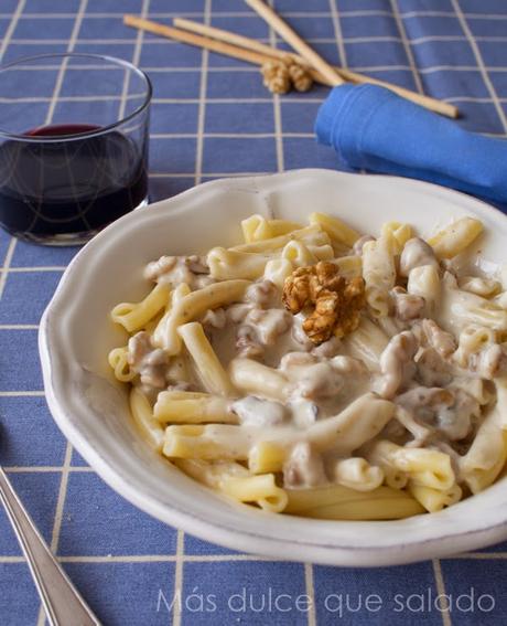 Casarecce con queso gorgonzola y nueces Casarecce con queso gorgonzola y nueces
