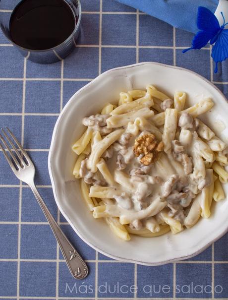 Casarecce con queso gorgonzola y nueces Casarecce con queso gorgonzola y nueces