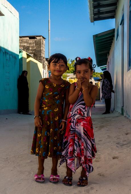 Niñas que me pidieron una foto con una gran sonrisa, Gulhi