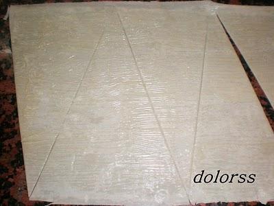 ROLLITOS CRUJIENTES DE TORTA DEL CASAR CON COULIS DE MEMBRILLO ROLLITOS CRUJIENTES DE TORTA DEL CASAR CON COULIS DE MEMBRILLO