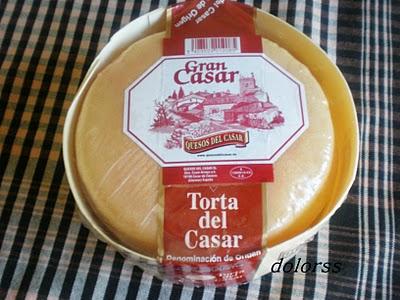 ROLLITOS CRUJIENTES DE TORTA DEL CASAR CON COULIS DE MEMBRILLO ROLLITOS CRUJIENTES DE TORTA DEL CASAR CON COULIS DE MEMBRILLO