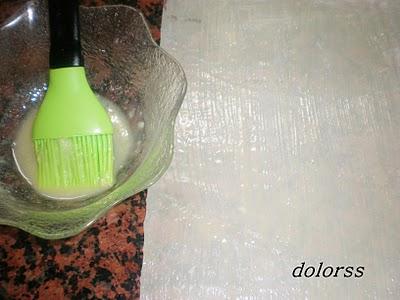 ROLLITOS CRUJIENTES DE TORTA DEL CASAR CON COULIS DE MEMBRILLO ROLLITOS CRUJIENTES DE TORTA DEL CASAR CON COULIS DE MEMBRILLO