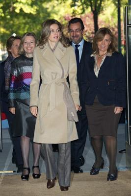 Dña. Letizia inaugura un centro de la ONCE en Madrid. El look de la Princesa de Asturias