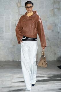 Los bolsos de Loewe centran todas las miradas Los bolsos de Loewe centran todas las miradas