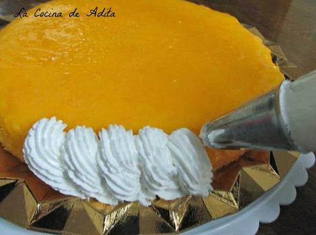 Tarta capuchina decorada con merengue y almendras Tarta capuchina decorada con merengue y almendras