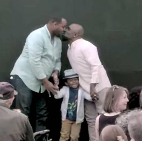 El amor no entiende de razas, géneros, religiones, discapacidades... El amor no tiene etiquetas. El amor no entiende de razas, géneros, religiones, discapacidades... El amor no tiene etiquetas.