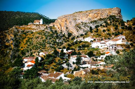 Alcalá del Júcar, pueblo colgado de su montaña. Villa de Ves, embalse del Molinar